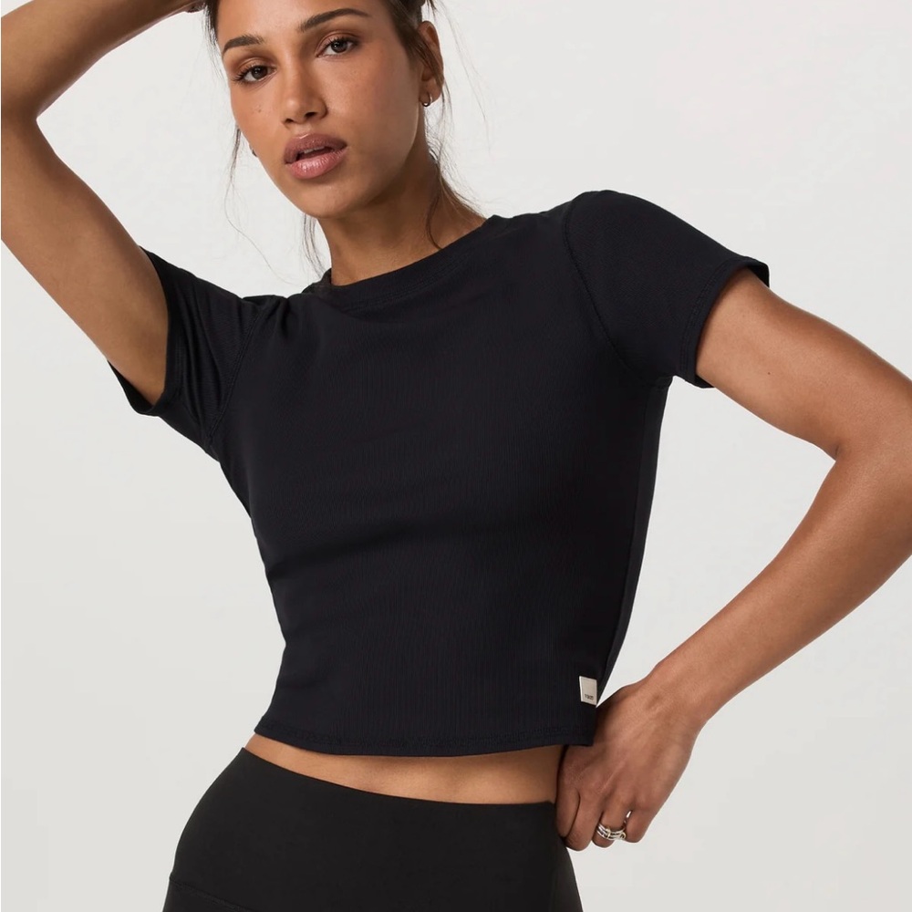 Vuori Women's Black Short Sleeve Crop Top